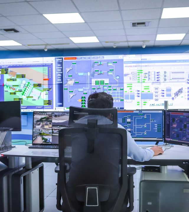 Operator in a modern control room managing technological systems in El Agustino, Lima.